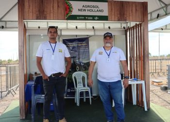 Agrosol apresenta tratores e condições de financiamento durante o Festival da Melancia em Normandia