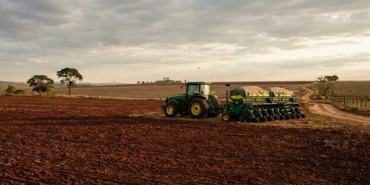 CNA ALERTA PARA CALENDÁRIO DE SEMEADORA E VAZIO SANITÁRIO DA SOJA